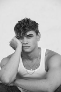 Gabriel Guevara en la revista «Vanidad»