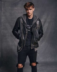 Gabriel Guevara como Darío en HIT